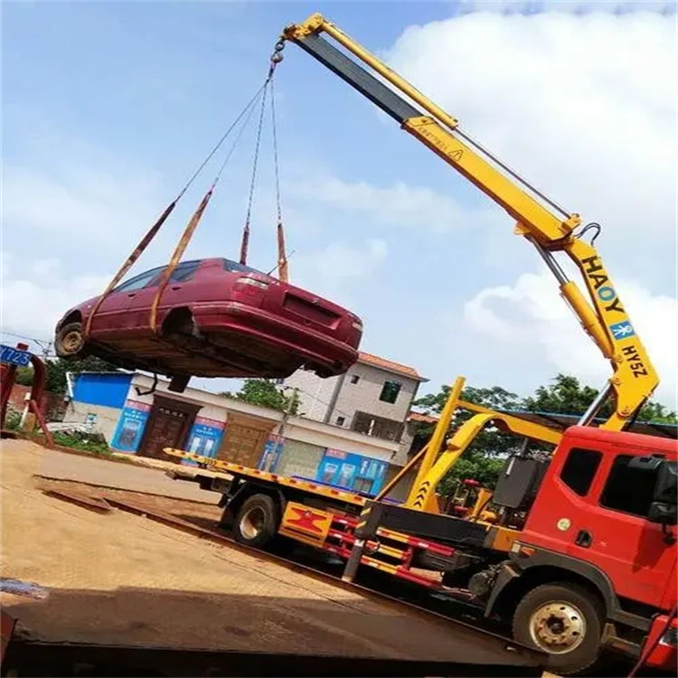 小板镇吊车吊汽车的正确方法